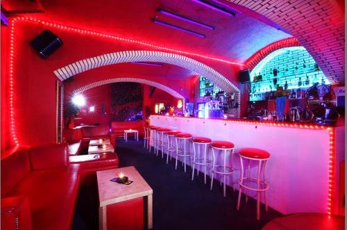 Neon Club